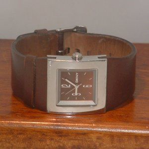 Pre-Owned Women’s DKNY NY-4060 Leather Band Fashion Analog Watch